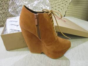 (F-2) Pair of New Bonnibel High Hee...