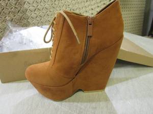(F-2) Pair of New Bonnibel High Hee...
