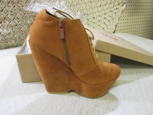(F-2) Pair of New Bonnibel High Hee...