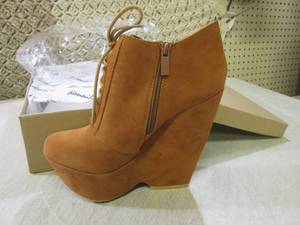 (F-2) Pair of New Bonnibel High Hee...