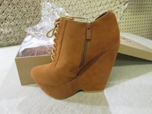 (F-2) Pair of New Bonnibel High Hee...