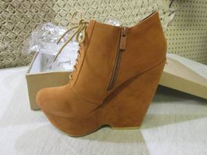 (F-2) Pair of New Bonnibel High Hee...