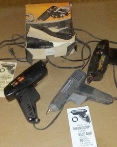 lot 59 image: Glue Guns (3)