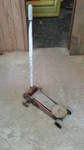lot 93 image: Floor Jack