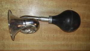 lot 190 image: Vintage Retro Bicycle Horn