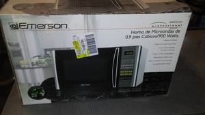 lot 479 image: Emerson Microwave 900W, Like New, untested