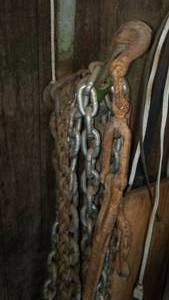 lot 566 image: Chain and Binder. Loc CS