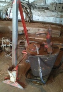 lot 569 image: Vintage Bumper Jack and Oil Pump. Loc CS