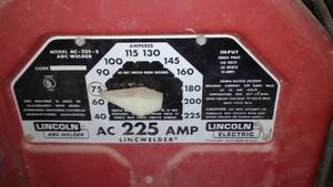 lot 571 image: Lincoln Arc Welder, Powers on. Loc G