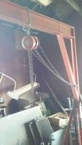 lot 575 image: Portable Electric Hoist. Working