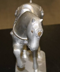 lot 5 image: Vintage Metal Decorative Horse  Made in Hong Kong