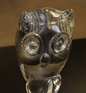 lot 8 image: Vintage Glass Decorative Owl  Made in Old Mexico John Riekes Kristaluxus Collection Lead Crystal