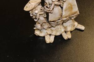 lot 14 image: Vintage Creepy Trio Decorative Statue #2  Made in Italy