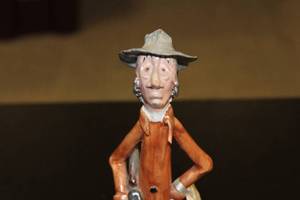 lot 18 image: Vintage Hunter Decorative Statue  Made in Italy Poli