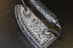 lot 31 image: Vintage Metal Possibly Cast Iron Iron
