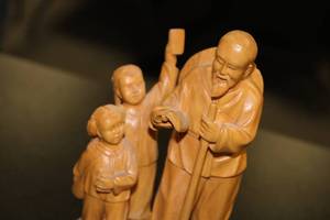 lot 33 image: Vintage Asian Wood Carving Figurine