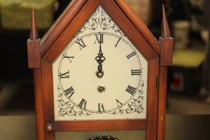 lot 35 image: Vintage Wooden Clock
