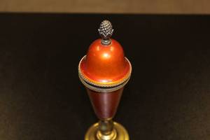 lot 37 image: Vintage Decorative Vase Lighter  Evans Mark