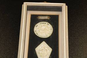 lot 44 image: Vintage Ornate Framed Carving Display  Made in New York