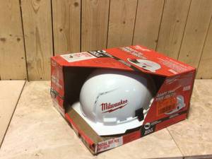 Milwaukee 450 Lumens LED SpotFlood Headlamp with Hardhat&nbsp&nbspCustomer Returns&nbsp See Pictures