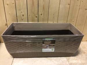 Southern Patio Tri-Weave 24 in. High-Density Resin Deck Rail Planter&nbspCustomer Returns&nbsp See Pictures