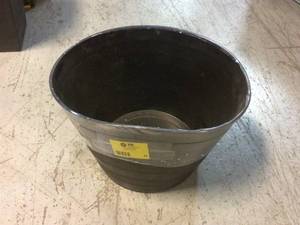 Southern Patio 22.44 in. Dia x 14.96 in. H Rustic Oak High-Density Resin Whiskey Barrel Planter&nbsp&nbspCustomer Returns&nbsp See Pictures