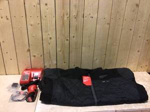 Milwaukee Mens Heated Axis  Jacket Size XL See Pictures