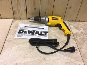 4000 RPM Variable Speed Reversible Drywall Screw Gun by DEWALT Customer Returns See Pictures