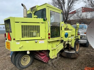 1993 Elgin Pelican SE Sweeper