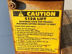 lot 4 image: Hi-Lift Material Lift