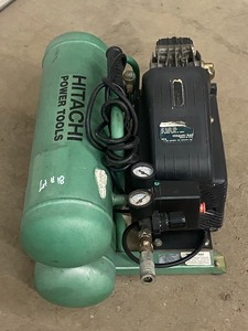 lot 18 image: Hitachi Twin Tank Air Compressor