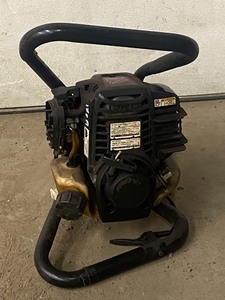 lot 21 image: Honda One-Man Auger Powerhead
