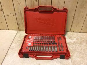 lot 69 image: Milwaukee 14 in. Drive SAEMetric Ratchet and Socket Mechanics Tool Set (50-Piece)  Customer Returns See Pictures