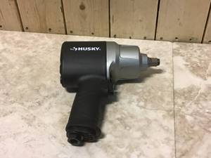 lot 93 image: Husky 800 ft.lbs. 12 in. Impact Wrench Customer Returns See Pictures