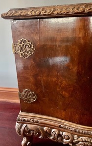 lot 23 image: Pair of Lovely Nightstands