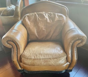 lot 21 image: Oversized Leather Chair