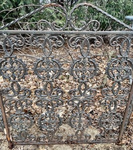 lot 129 image: Ornate Decorative Fireplace Screen