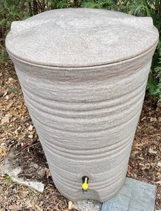 lot 132 image: Rainwater Basin with Spigot
