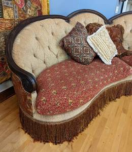 lot 1 image: Lovely Curved Sofa with Fringe Trim
