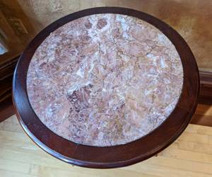 lot 13 image: Marble Topped Pedestal Table