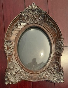 lot 150 image: Three Lovely Picture Frames with a Vintage Look