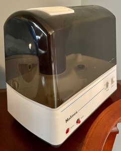 lot 161 image: Vicks and Holmes Humidifiers