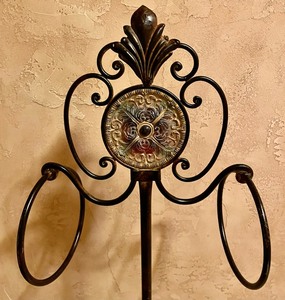 lot 173 image: Marvelous Metal Towel Holder