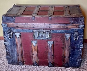 lot 166 image: Fantastic Vintage Trunk