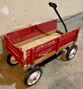 lot 198 image: Radio Flyer Town and Country Wagon