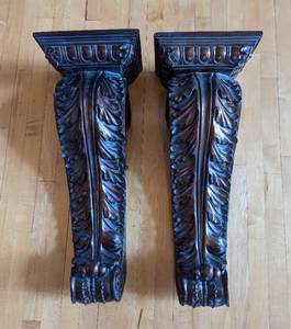lot 87 image: Pair of Ornate Wall SconceColumns