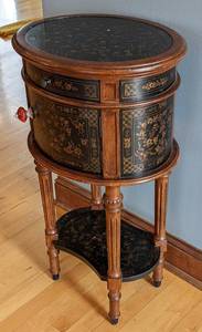 lot 88 image: Petite Painted Oval Accent Table