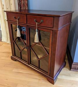 lot 90 image: Beautiful WineBar Cabinet