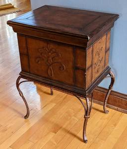 lot 101 image: Decorative Wood Storage Box and Stand