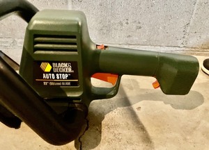 lot 218 image: Black and Decker Electric Hedge Trimmer